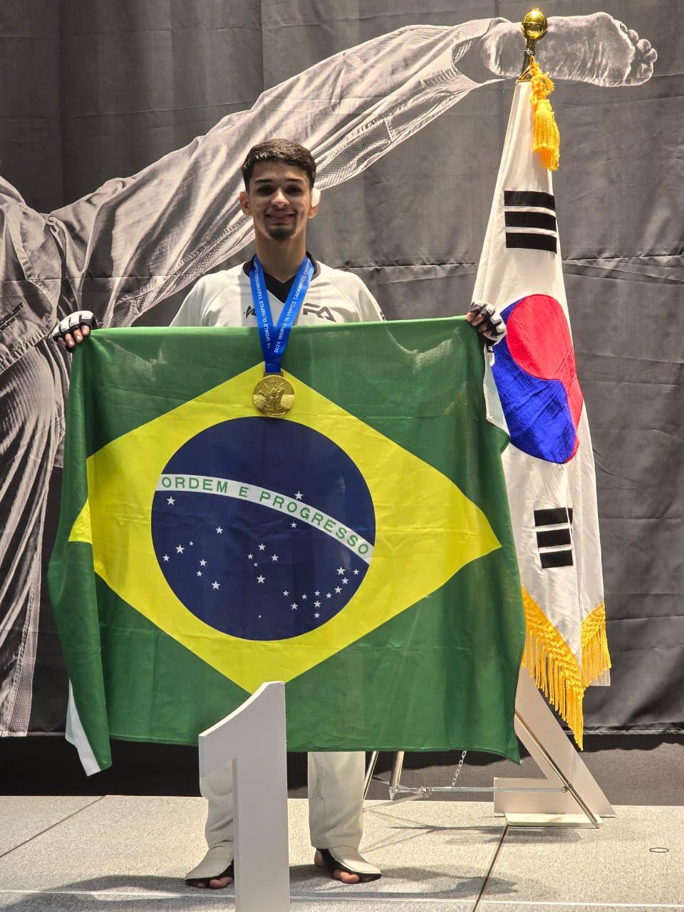 Paulo Lacheski no pódio do campeonato mundial